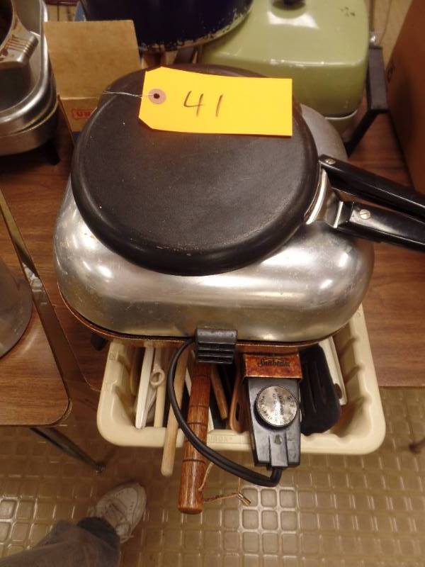 lot 41 image: ELECTRIC FRYING PAN AND KITCHEN WARE