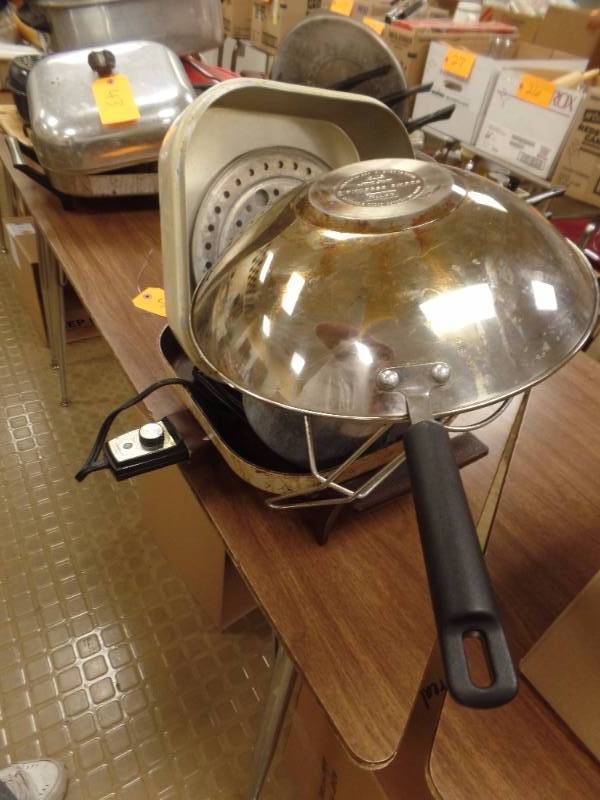 lot 45 image: ELECTRIC FRYING PAN ANS KITCHEN WARE
