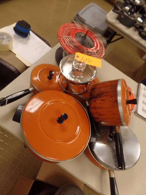 lot 46 image: COOKWARE SET