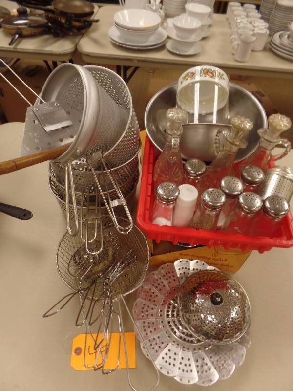 lot 49 image: COOKING UTENSILS