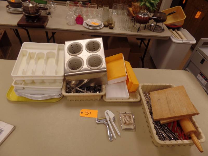lot 51 image: KITCHENWARE