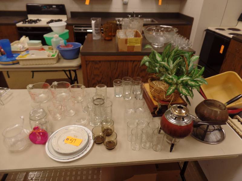 lot 57 image: ASSORTED KITCHEN WARE