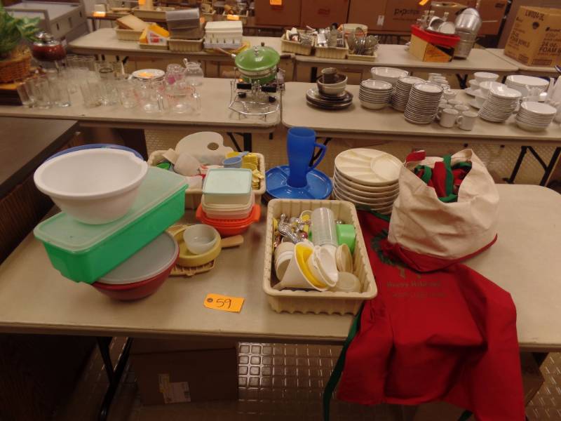 lot 59 image: PLASTIC WARE