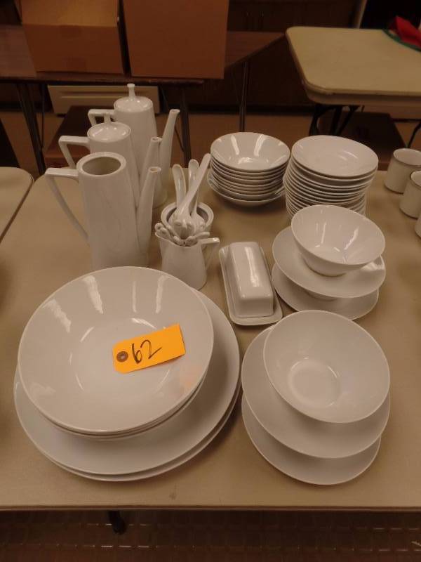 lot 62 image: HARMONY HOUSE DISHES