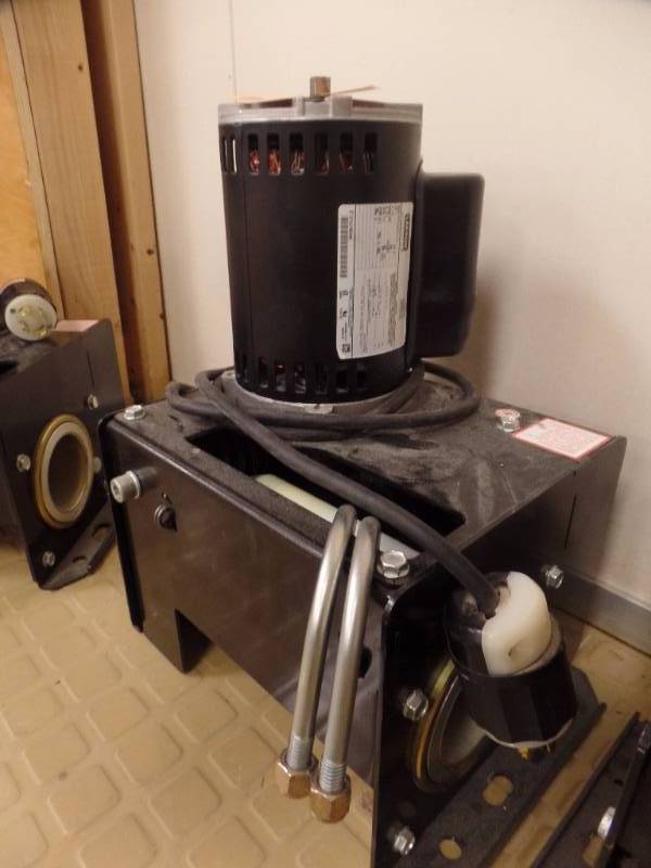 lot 70 image: WINCH MOTOR