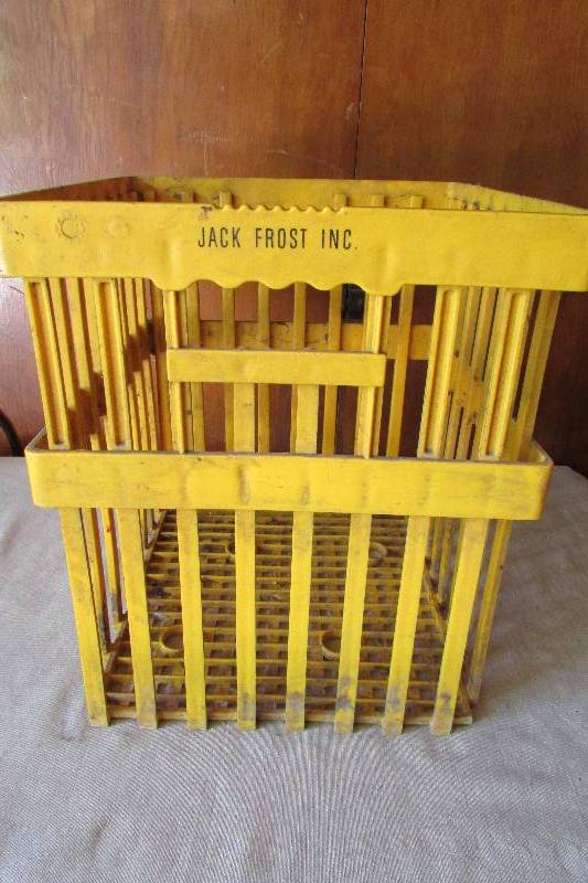 lot 8 image: Vintage Tall Egg Crate