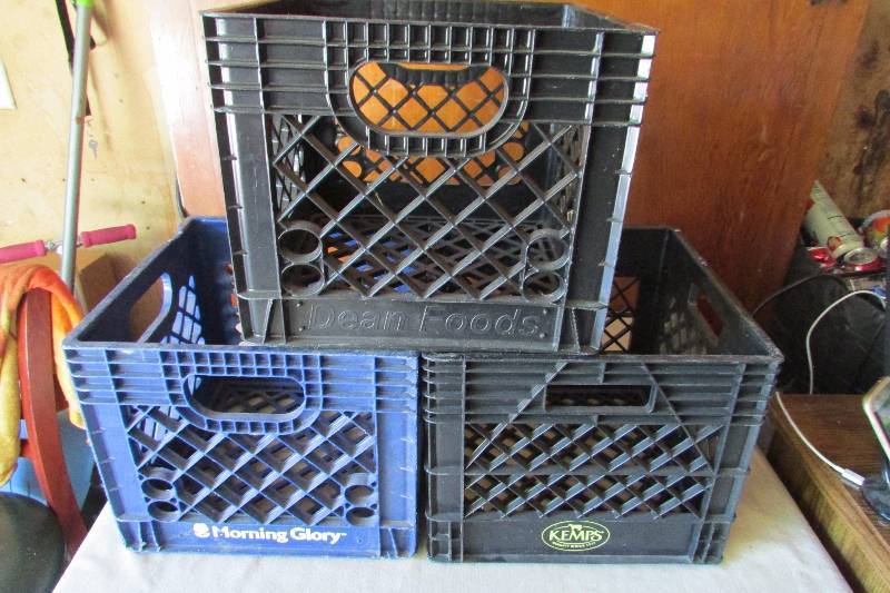 lot 10 image: Dairy Crates