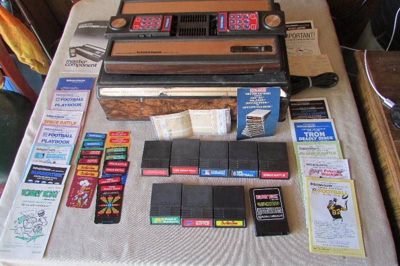lot 11 image: Vintage Intellivision Game Console WGames