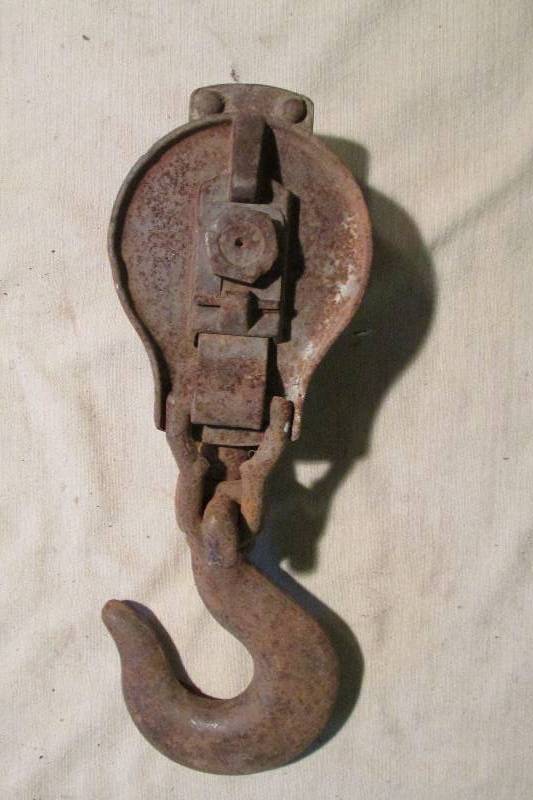 lot 28 image: Vintage Pully WHook