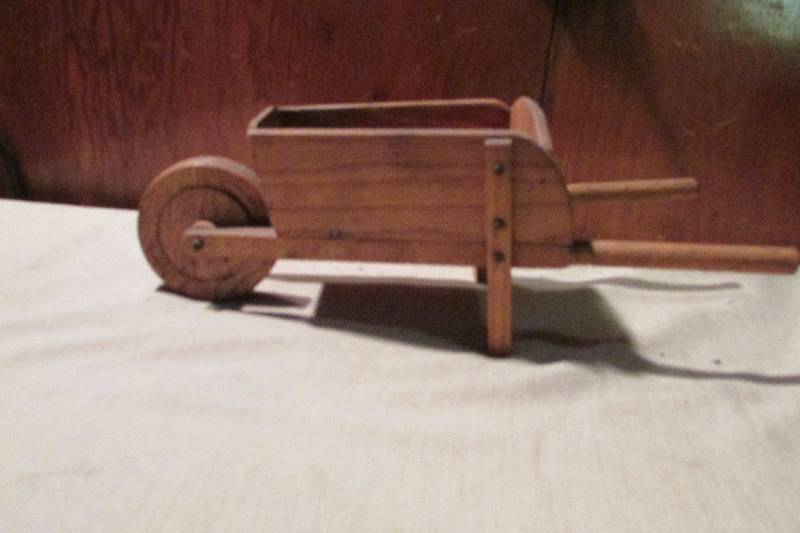 lot 29 image: Vintage Childrens Toy Wheelbarrow