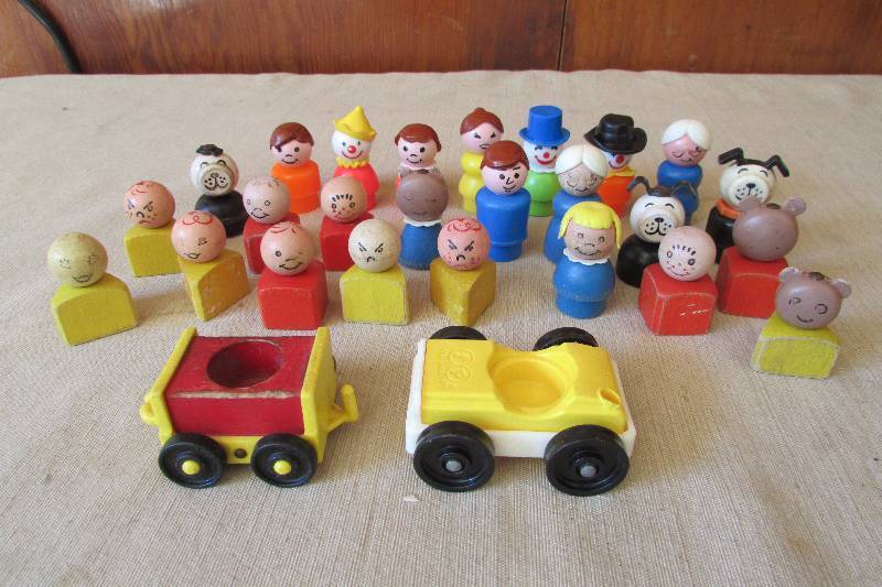 lot 34 image: Fisher Price Little People