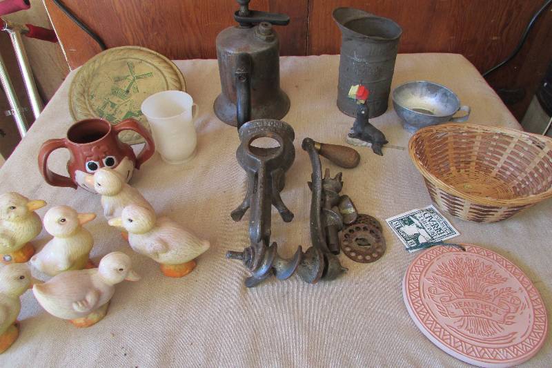 lot 36 image: Vintage Lot