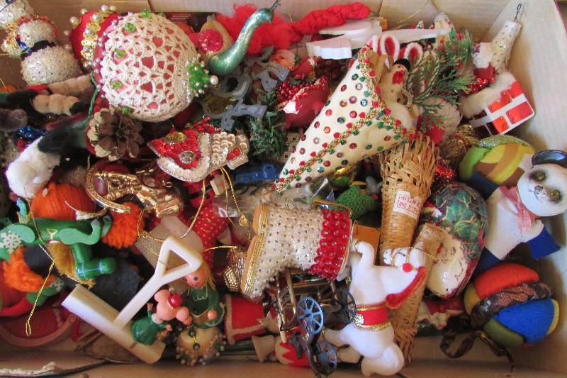 lot 37 image: Vintage Christmas Ornaments