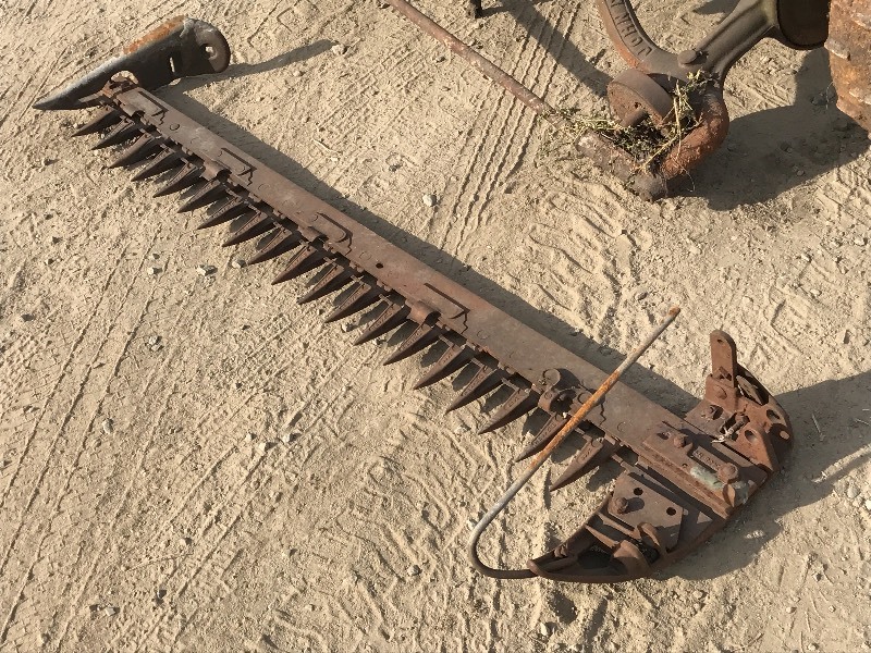 lot 6 image: Antique John Deere No. 1 Horse Draw...