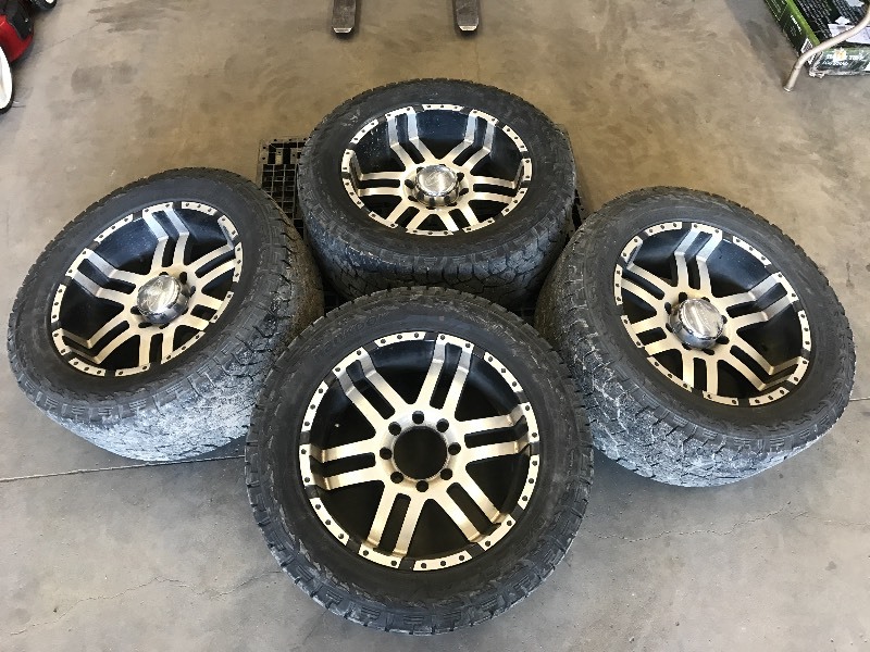 lot 10 image: Set Of (4) Chevy Wheels & Tires 8-...