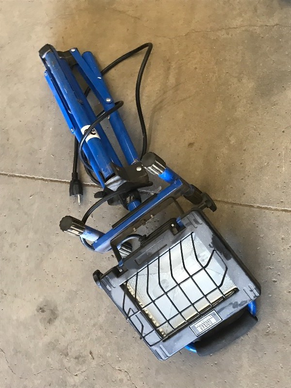 lot 25 image: Master Tradesman Tri-Pod Halogeb Wo...