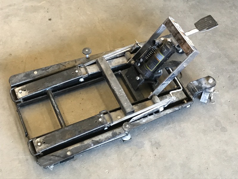 lot 42 image: Larin 1500# ATVMotorcyle Jack ...