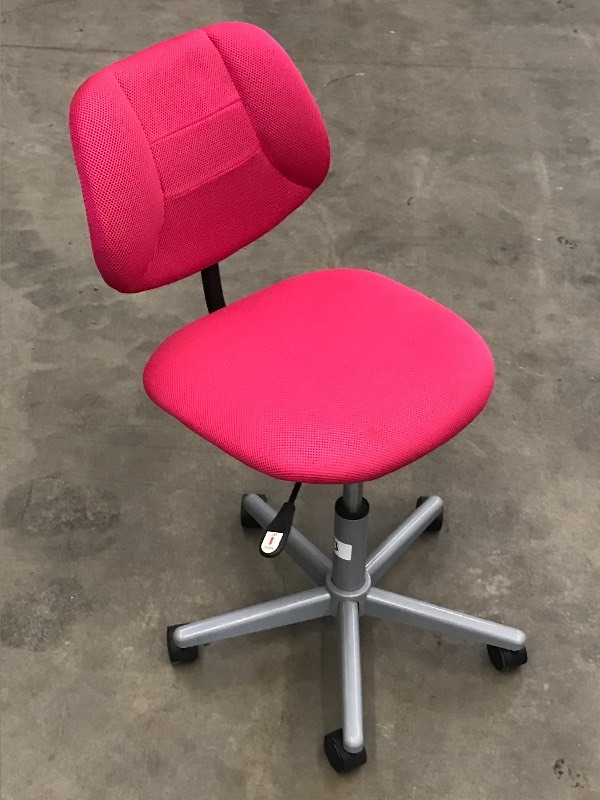 lot 83 image: Girls Rolling Office Chair, Good Co...