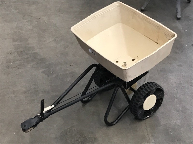lot 88 image: Pin-Hitch Fertilizer Spreader, Work...