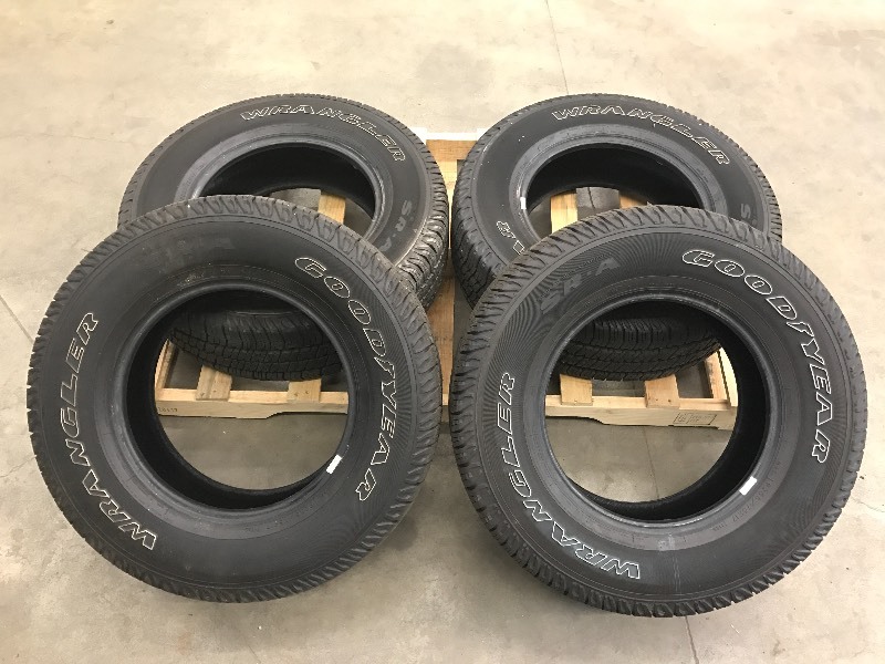 lot 98 image: Set Of (4) Goodyear Wrangler SRA Ti...