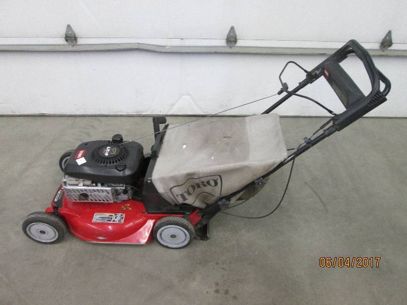 lot 1 image: Toro 21 Lawn Mower