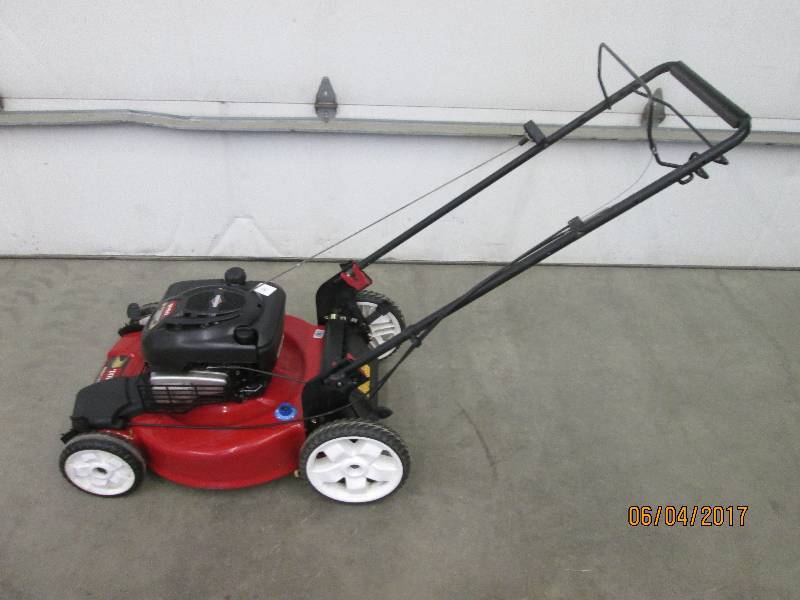 lot 2 image: Toro 21 Lawn Mower