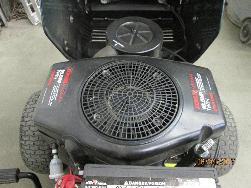 lot 3 image: Craftsman Lawn Tractor With Collection System