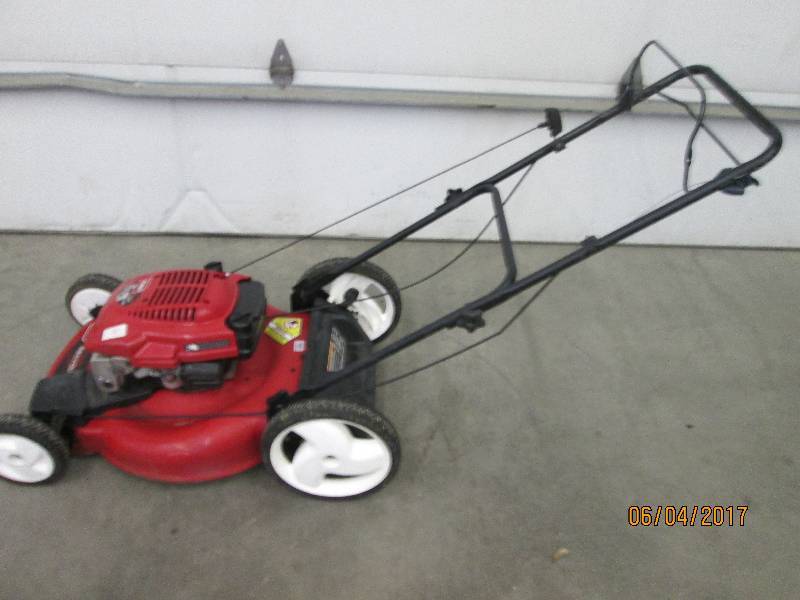 lot 10 image: Toro 21 Lawn Mower