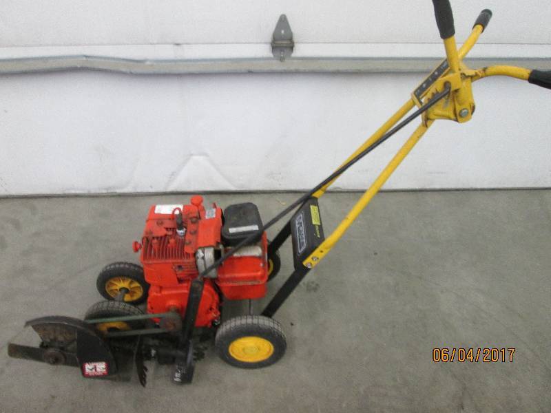 lot 11 image: McLane Lawn Edger