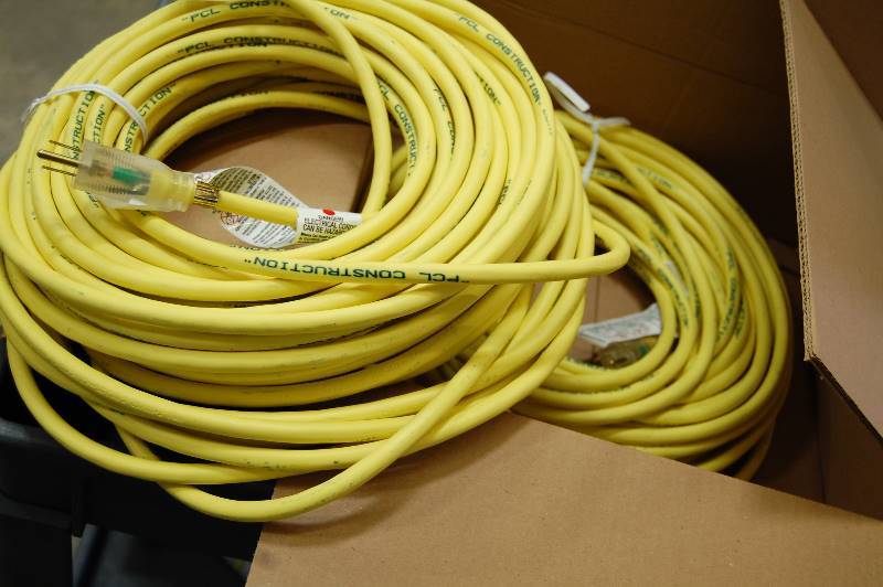 lot 40 image: 123 100 Extension Cords