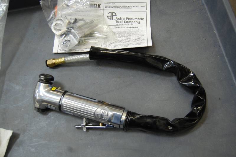 lot 43 image: Air Windshield Removal Tool