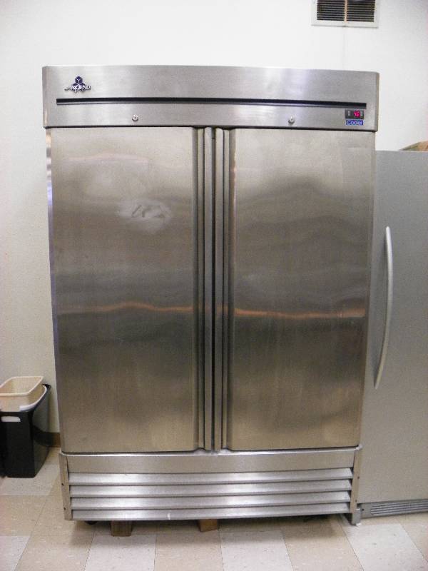 lot 1 image: ASCEND COOLER, COMMERCIAL REFRIGERATOR