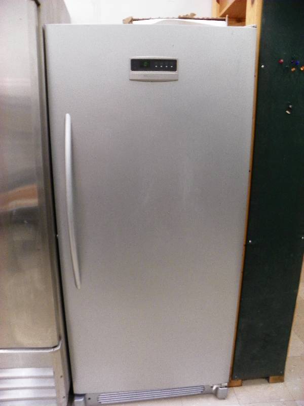 lot 2 image: FRIGIDAIRE UPRIGHT FREEZER UNIT