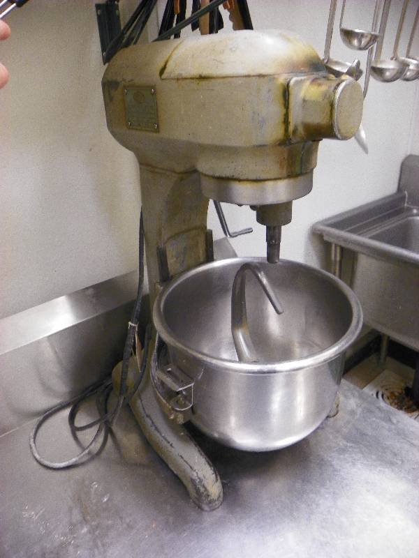 lot 17 image: HOBART MODEL A200 COMMERCIAL TABLE TOP MIXER