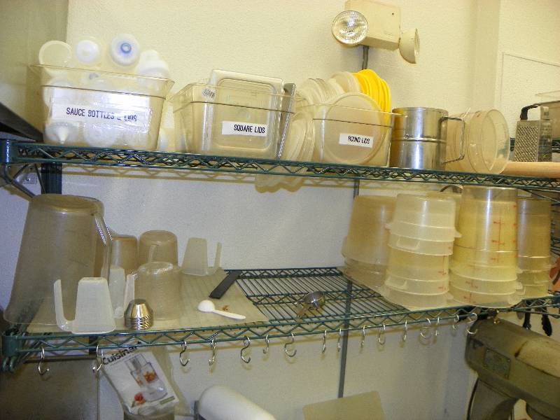 lot 20 image: CONTENTS OF SHELVES