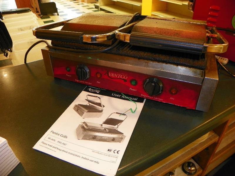 lot 42 image: AVANTCO PANINI GRILL