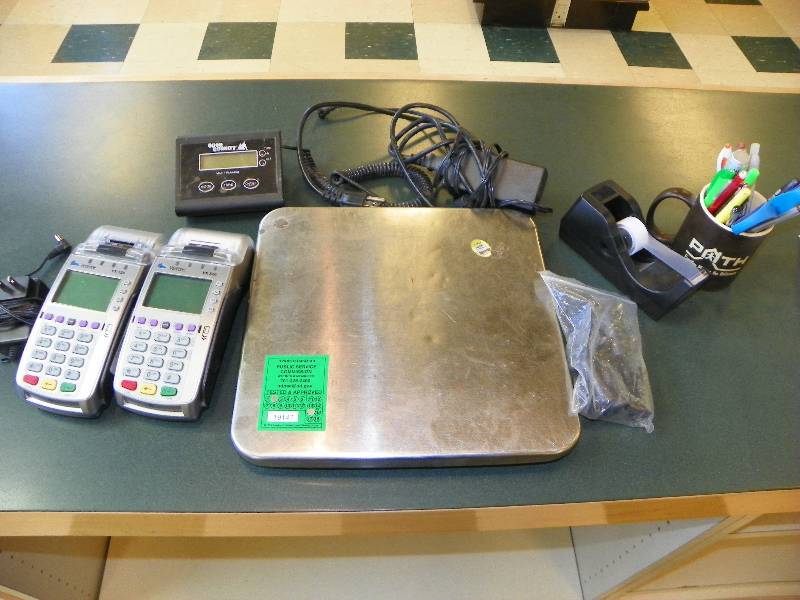 lot 61 image: SCALE AND CREDIT CARD TERMINALS