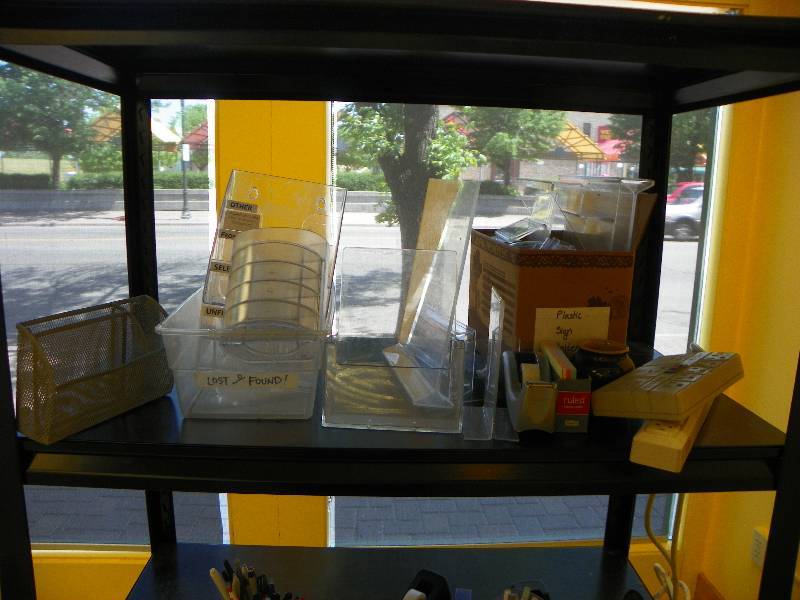 lot 62 image: SMALL CADDIESSTORAGE AND MISC OFFICE ITEMS, POWER STRIPS