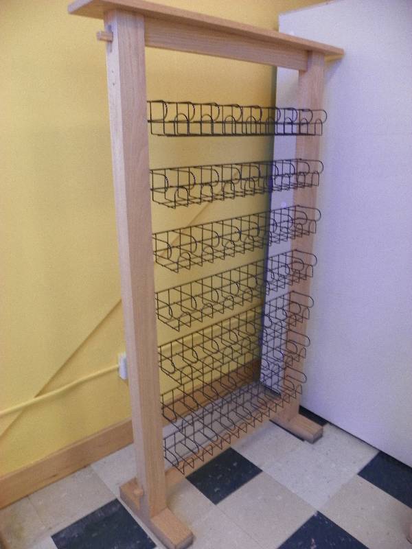 lot 65 image: DISPLAY RACK