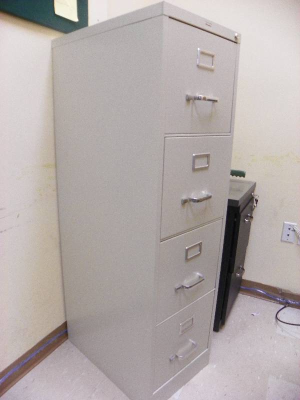 lot 81 image: 4 DRAWER FILING CABINET