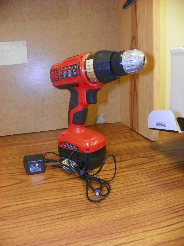 lot 82 image: BLACK & DECKER 12 V CORDLESS DRILL