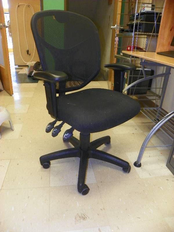 lot 88 image: OFFICE CHAIR