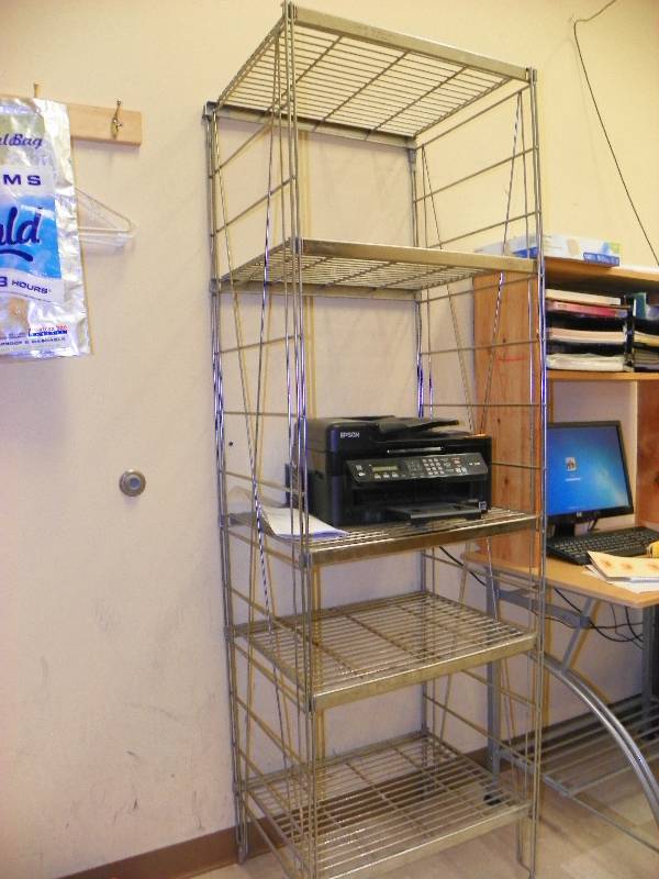 lot 96 image: METAL SHELVING UNIT
