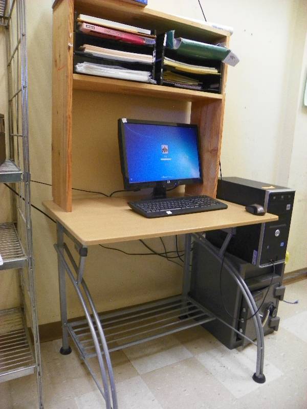 lot 98 image: DESK