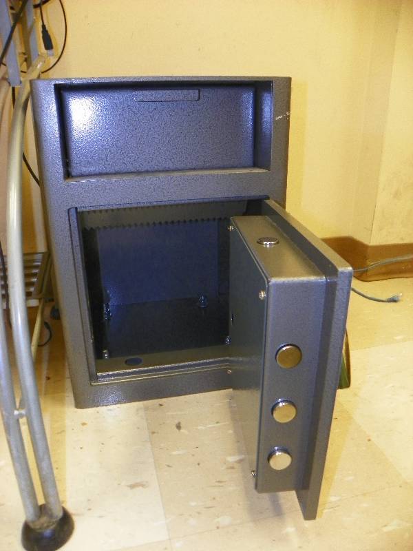 lot 99 image: COBALT SAFE, 13 WIDE X 19 TALL X 15 DEEP