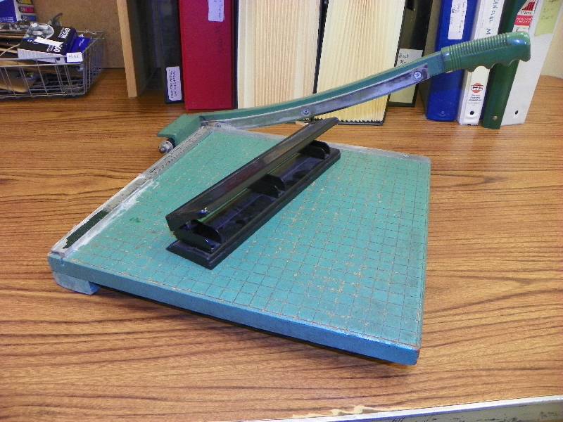 lot 101 image: PAPER HOLE PUNCH AND PAPER CUTTERTRIMMER