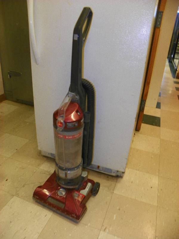 lot 103 image: HOOVER CANISTER VACUUM CLEANER