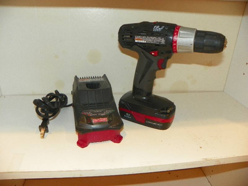 lot 104 image: CRAFTSMAN 19.2 VOLT CORDLESS DRILL