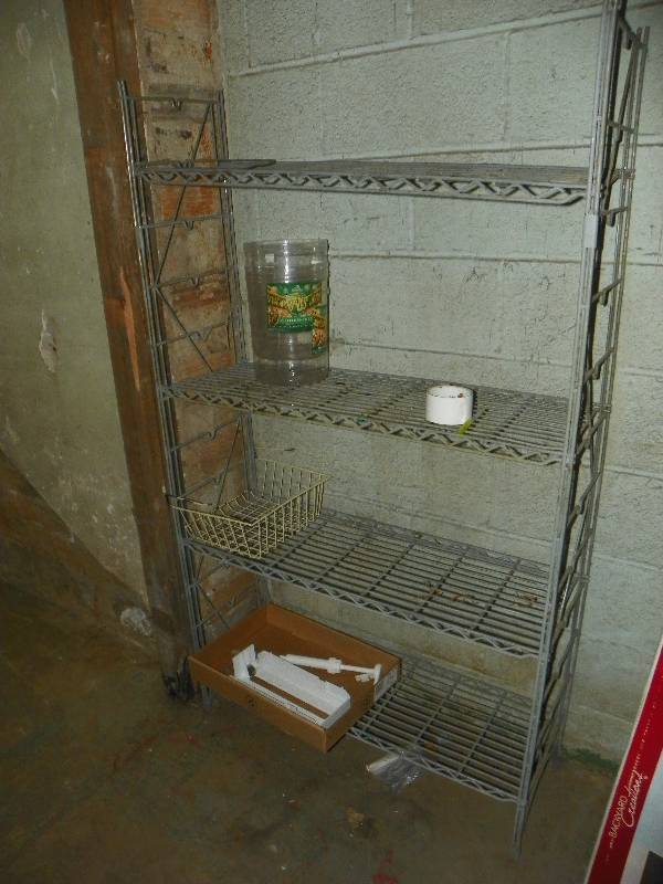 lot 123 image: WIRE RACK SHELVING UNIT