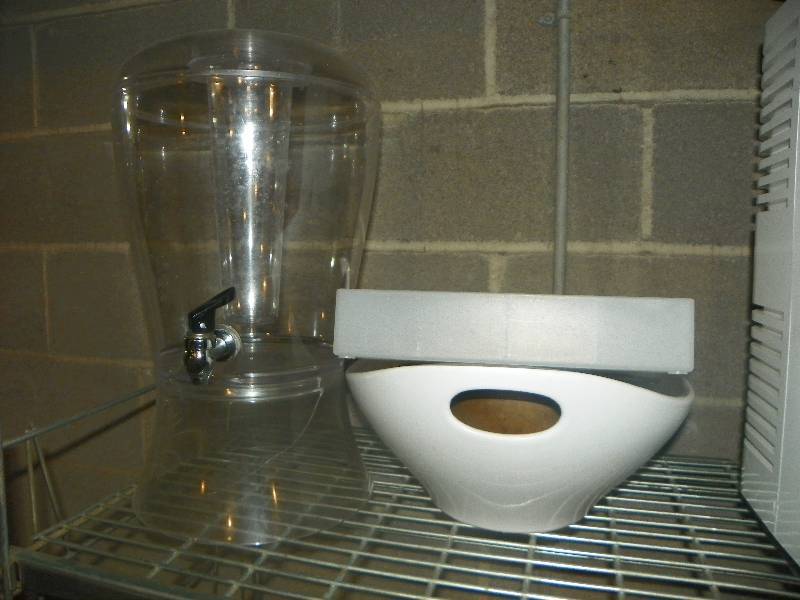 lot 128 image: KITCHEN ITEMS